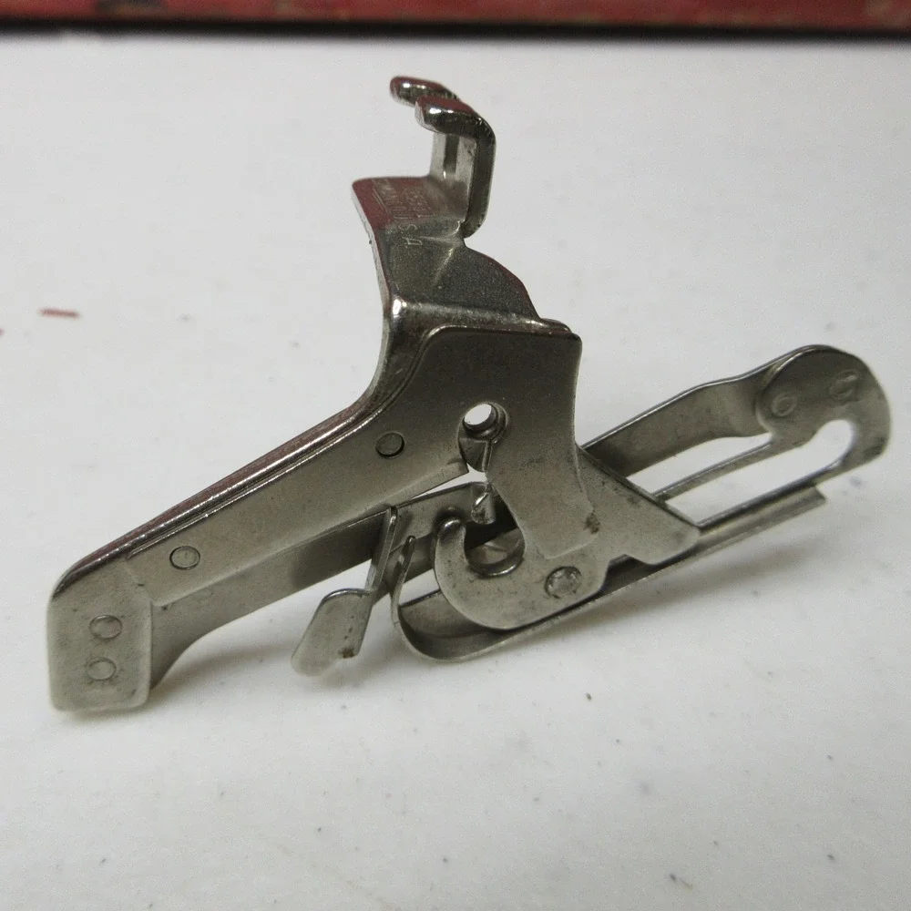 VTG 1935 SINGER Sewing Machine Attachments & Needles in Original Box Simanco USA